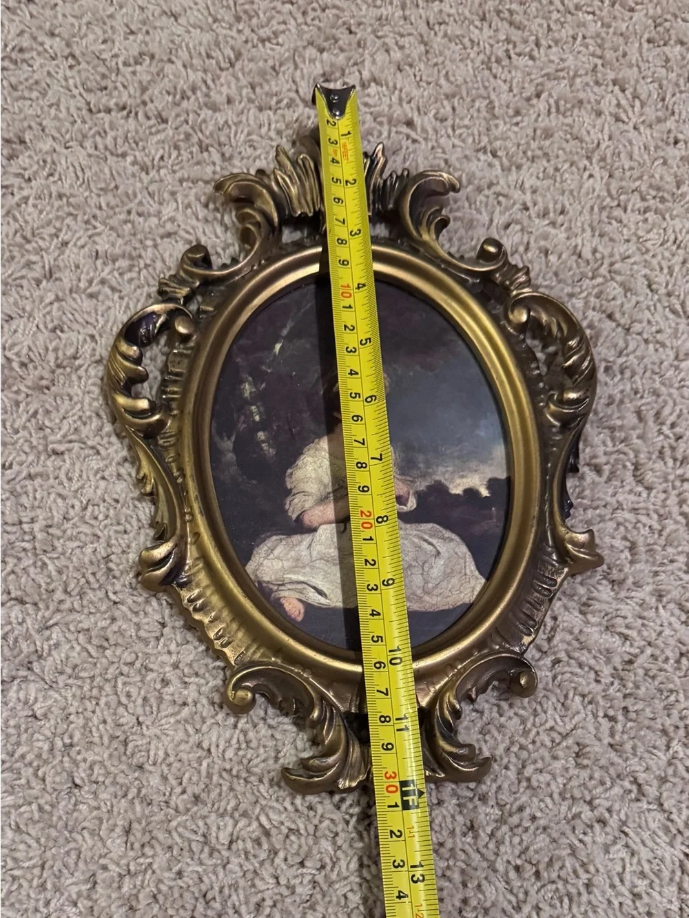 Ornate Vic Gold Brass Colored Resin Oval Wall-Mounted Frame 12x8 Vert, 6x4 Photo